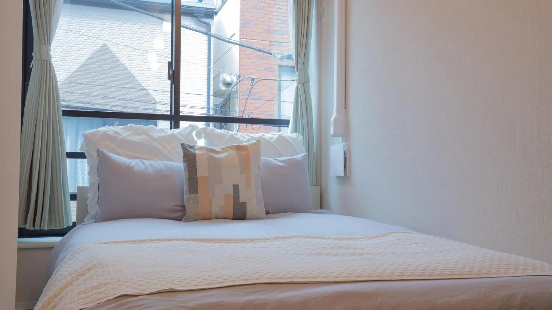 Апартаменты Cozy 2-Person Retreat In Higashi Ueno 5 Min To Ueno Park And Subway Токио